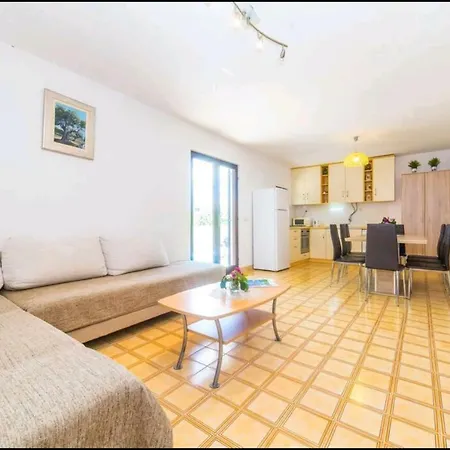House Martina 度假居 Voluja