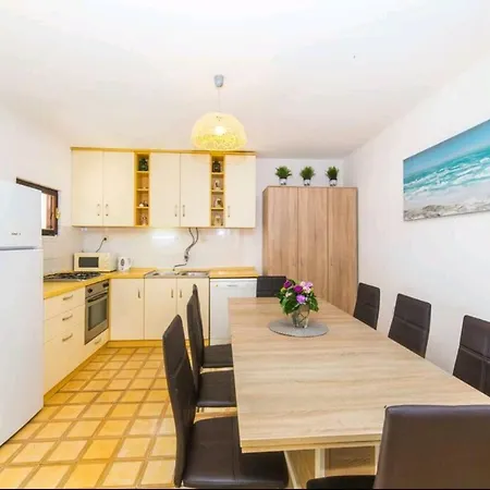 Holiday home House Martina Voluja